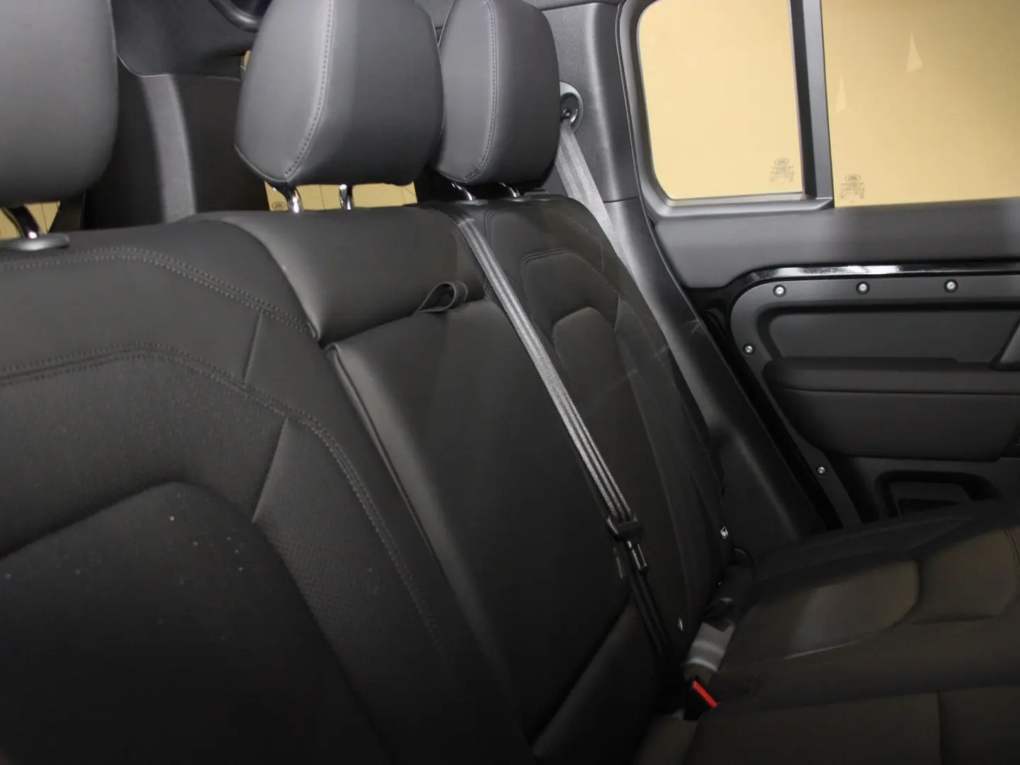 Defender 110 D300 X-Dynamic SE AHK Pano Head-Up