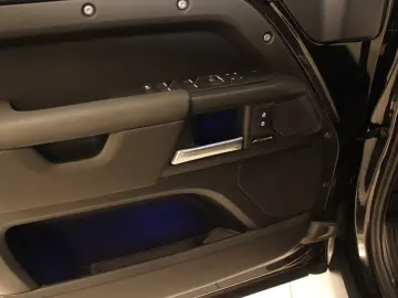 Defender 110 D300 X-Dynamic SE AHK Pano Head-Up