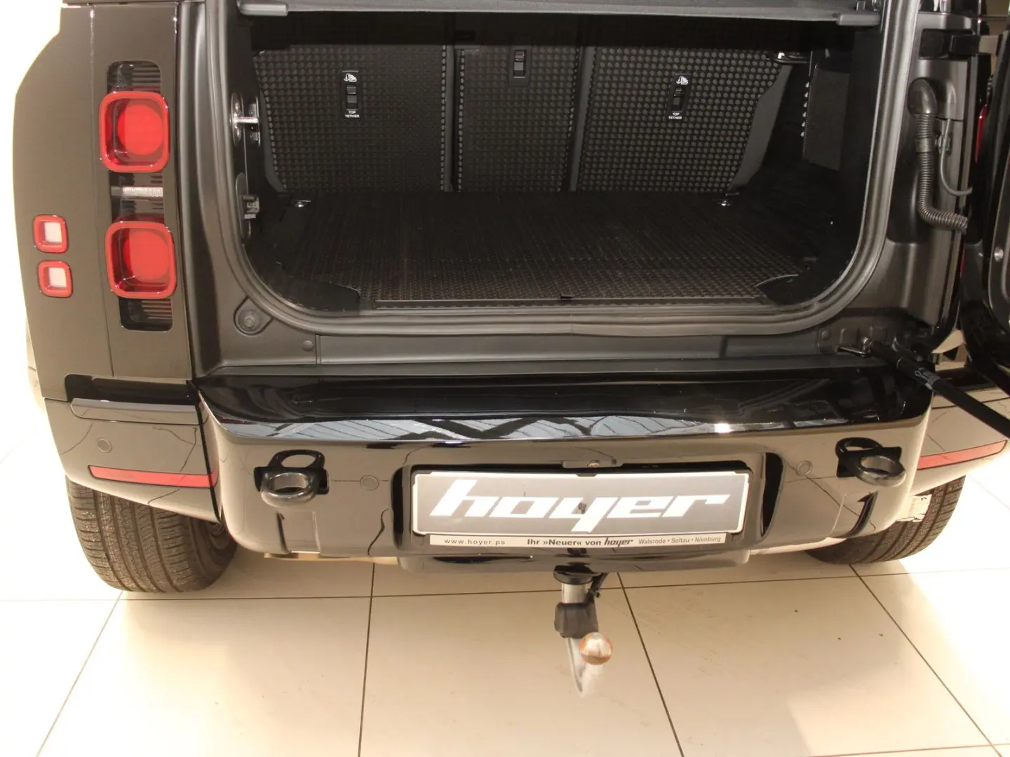 Defender 110 D300 X-Dynamic SE AHK Pano Head-Up