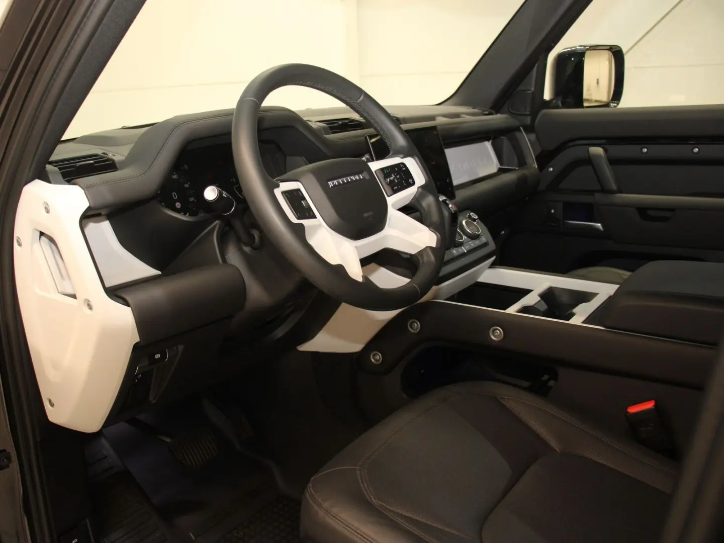 Defender 110 D300 X-Dynamic SE AHK Pano Head-Up