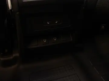 Defender 110 D300 X-Dynamic SE AHK Pano Head-Up