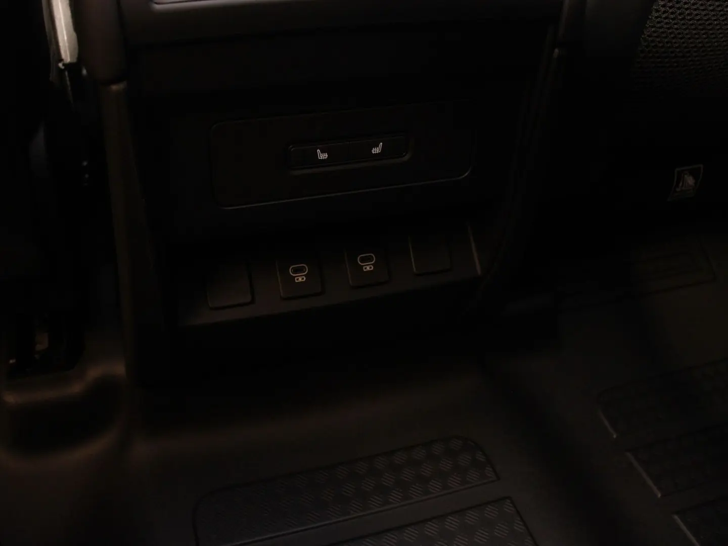 Defender 110 D300 X-Dynamic SE AHK Pano Head-Up