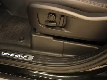 Defender 110 D300 X-Dynamic SE AHK Pano Head-Up