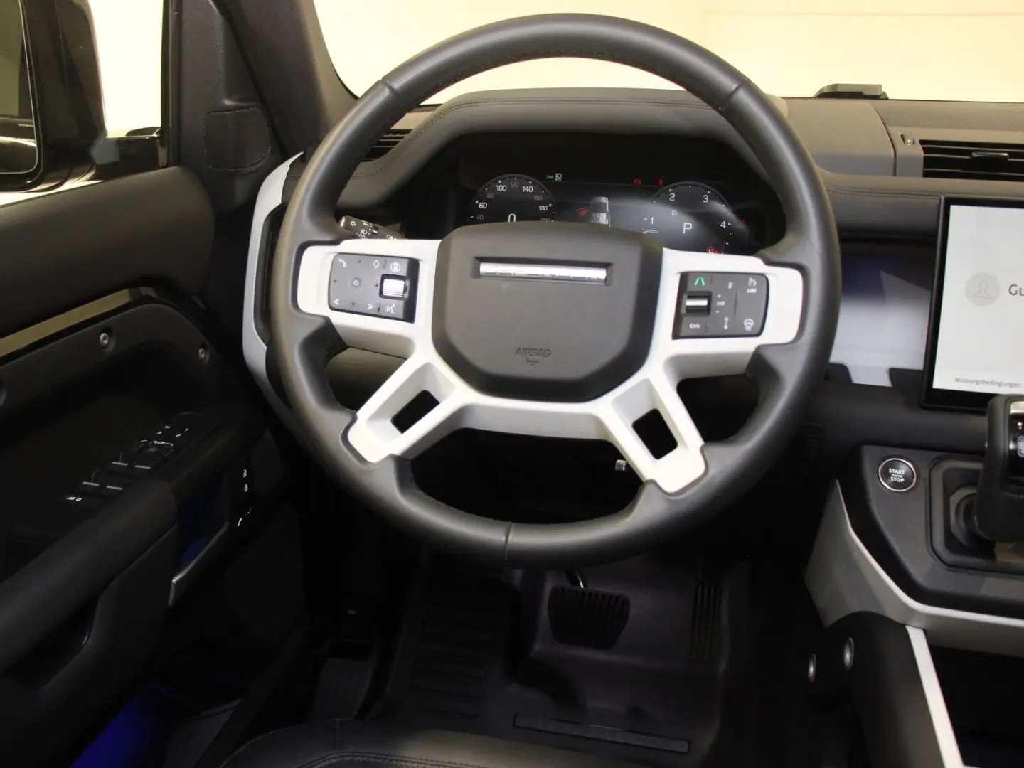 Defender 110 D300 X-Dynamic SE AHK Pano Head-Up