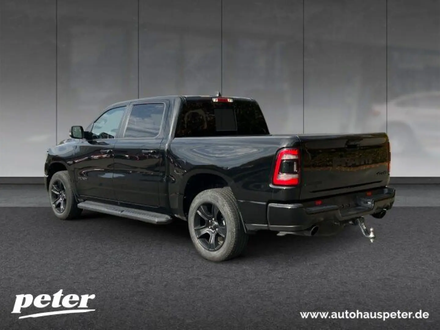 RAM 1500 Big Horn Crew Cab V8 Night Edition LPG