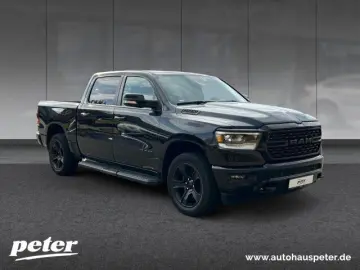 RAM 1500 Big Horn Crew Cab V8 Night Edition LPG