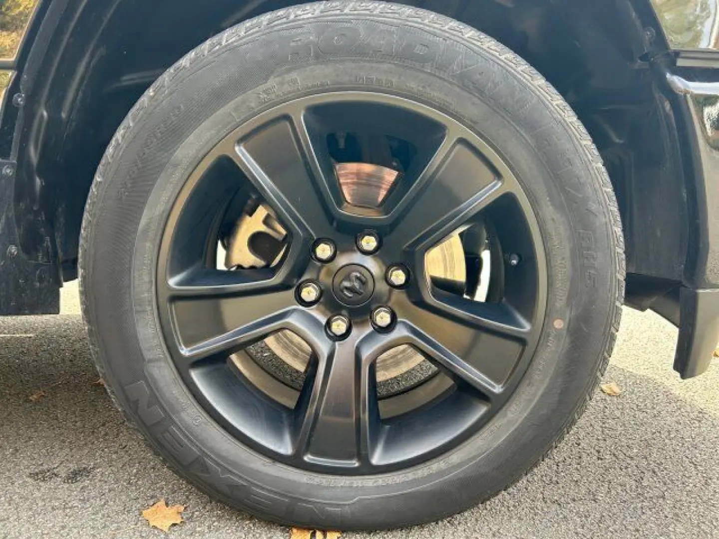 RAM 1500 Big Horn Crew Cab V8 Night Edition LPG