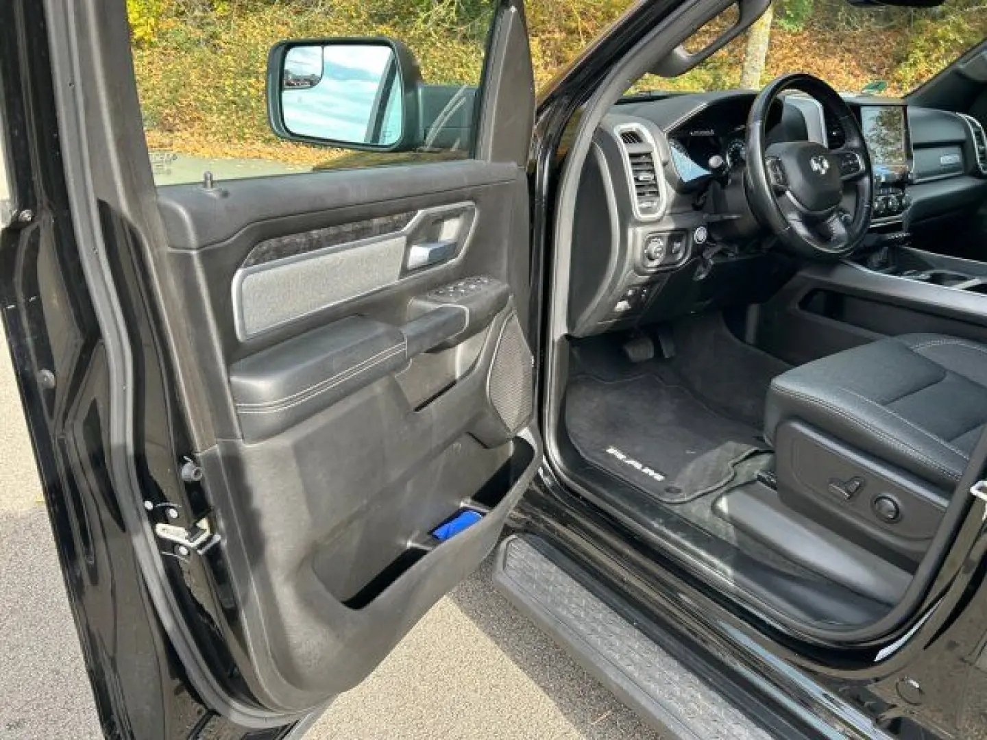 RAM 1500 Big Horn Crew Cab V8 Night Edition LPG