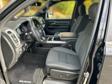 RAM 1500 Big Horn Crew Cab V8 Night Edition LPG