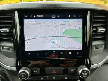 RAM 1500 Big Horn Crew Cab V8 Night Edition LPG