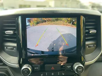 RAM 1500 Big Horn Crew Cab V8 Night Edition LPG