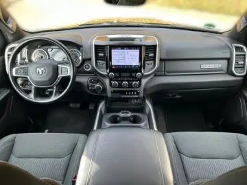 RAM 1500 Big Horn Crew Cab V8 Night Edition LPG