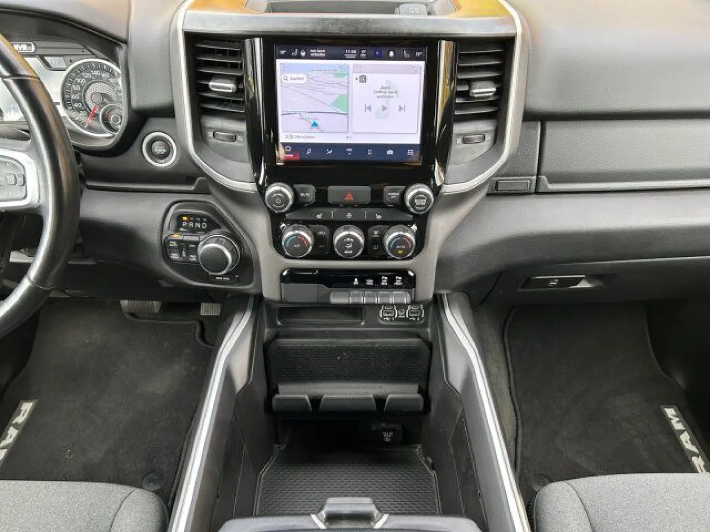 RAM 1500 Big Horn Crew Cab V8 Night Edition LPG