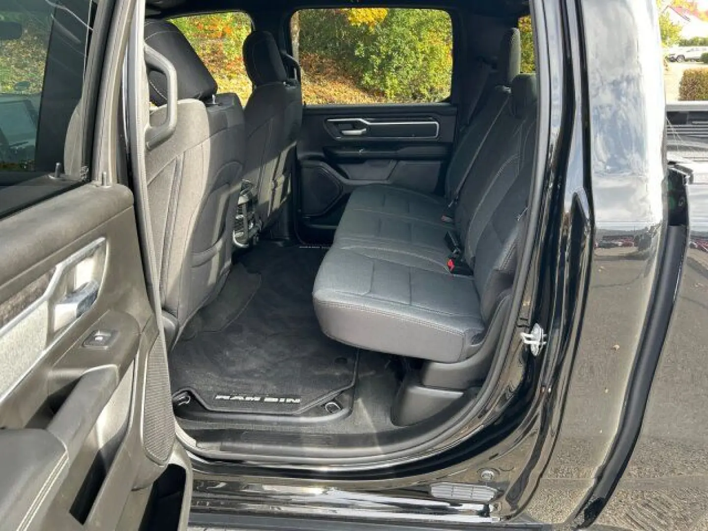 RAM 1500 Big Horn Crew Cab V8 Night Edition LPG