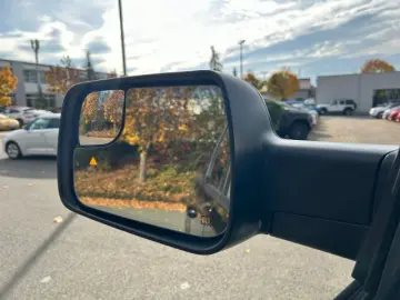 RAM 1500 Big Horn Crew Cab V8 Night Edition LPG