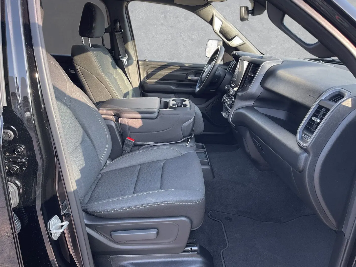 RAM 1500 Tradesman CrewCab MY25 6-Sitzer AHK