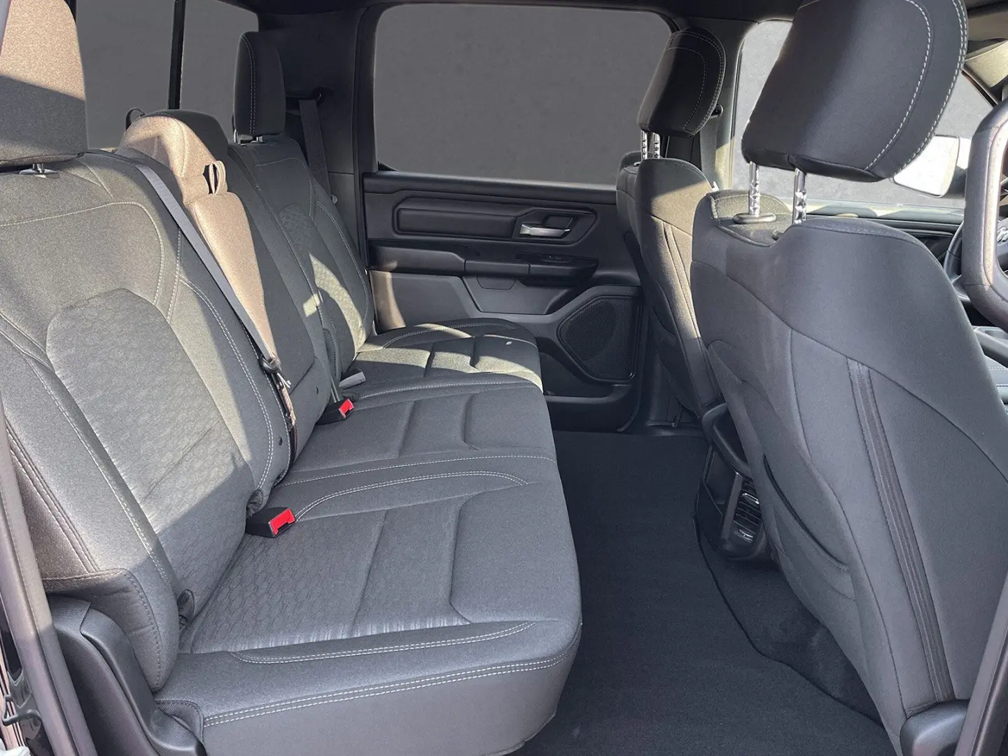 RAM 1500 Tradesman CrewCab MY25 6-Sitzer AHK