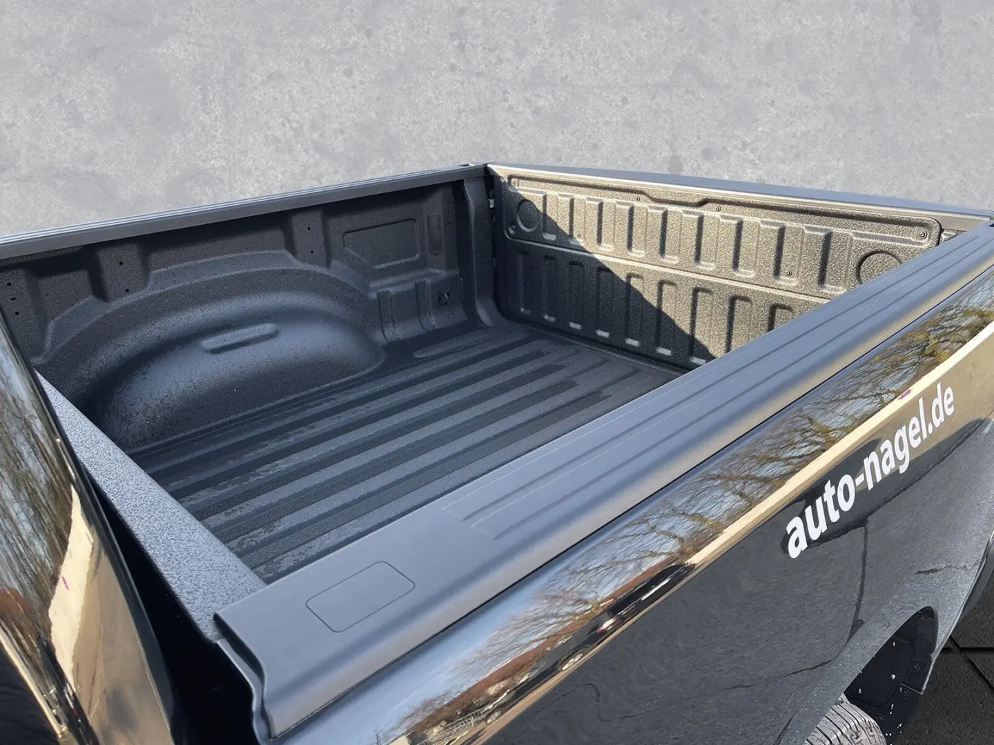 RAM 1500 Tradesman CrewCab MY25 6-Sitzer AHK