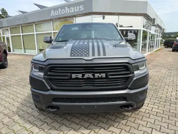 RAM 5.7 V8 LARAMIE OFFROAD 4X4