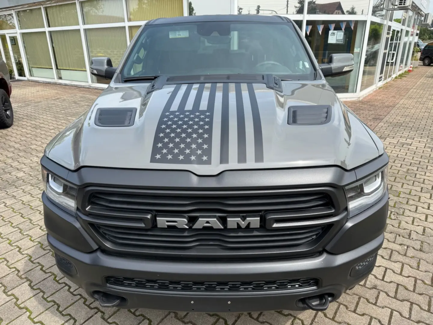 RAM 5.7 V8 LARAMIE OFFROAD 4X4