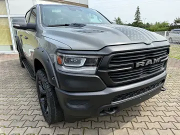RAM 5.7 V8 LARAMIE OFFROAD 4X4