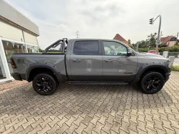 RAM 5.7 V8 LARAMIE OFFROAD 4X4