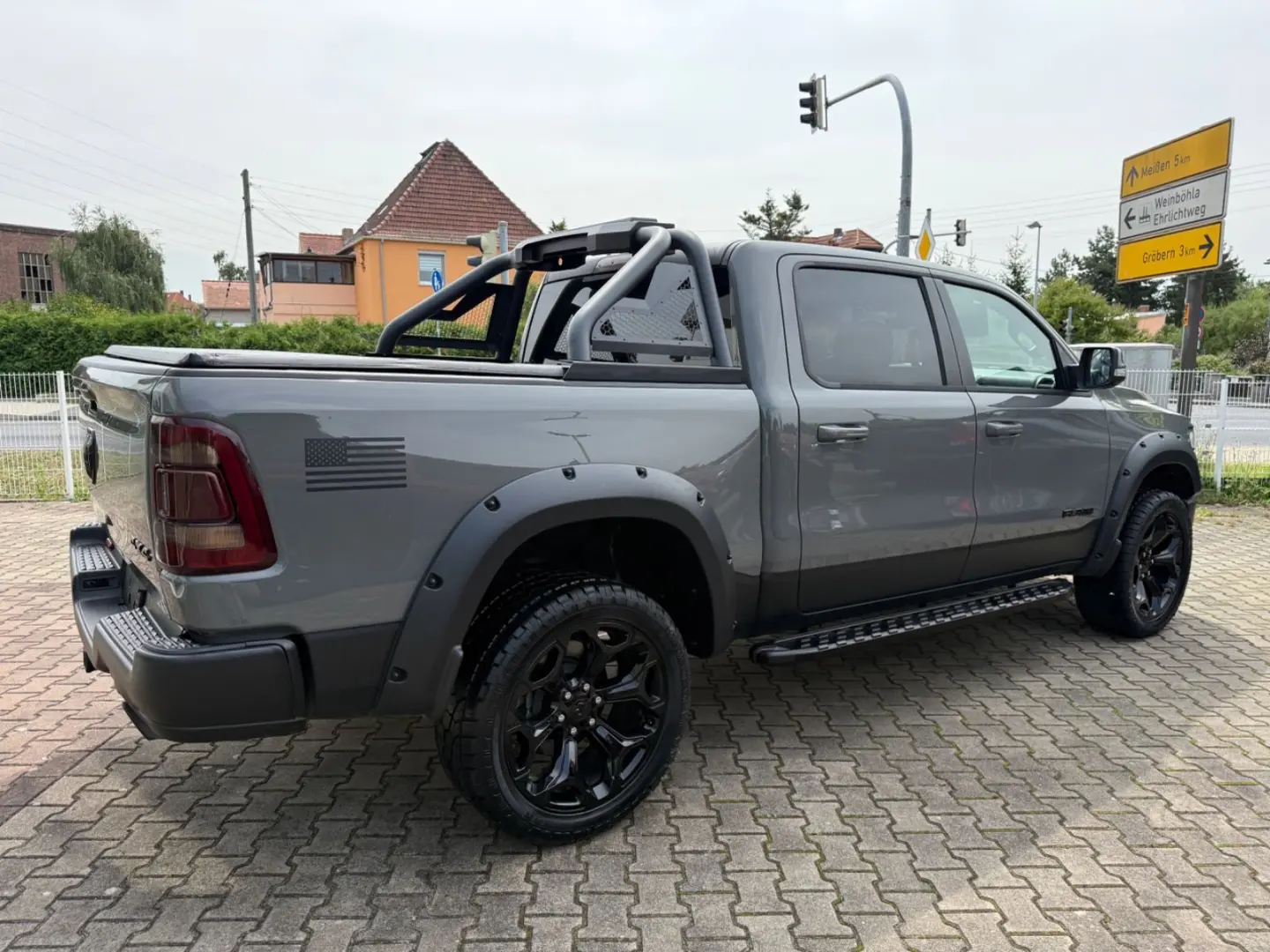 RAM 5.7 V8 LARAMIE OFFROAD 4X4