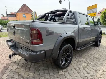 RAM 5.7 V8 LARAMIE OFFROAD 4X4