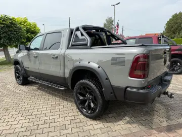 RAM 5.7 V8 LARAMIE OFFROAD 4X4