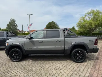 RAM 5.7 V8 LARAMIE OFFROAD 4X4