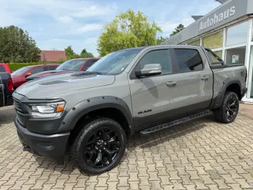 RAM 5.7 V8 LARAMIE OFFROAD 4X4