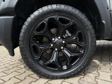 RAM 5.7 V8 LARAMIE OFFROAD 4X4