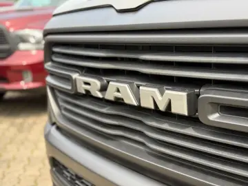 RAM 5.7 V8 LARAMIE OFFROAD 4X4