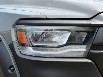 RAM 5.7 V8 LARAMIE OFFROAD 4X4