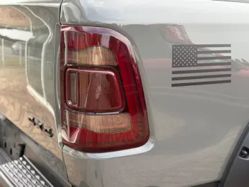 RAM 5.7 V8 LARAMIE OFFROAD 4X4