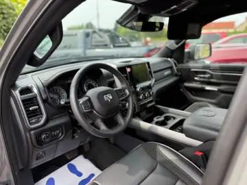 RAM 5.7 V8 LARAMIE OFFROAD 4X4