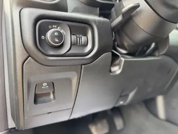 RAM 5.7 V8 LARAMIE OFFROAD 4X4