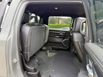 RAM 5.7 V8 LARAMIE OFFROAD 4X4