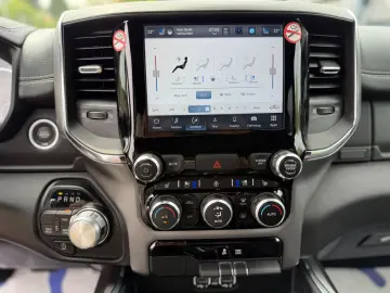 RAM 5.7 V8 LARAMIE OFFROAD 4X4