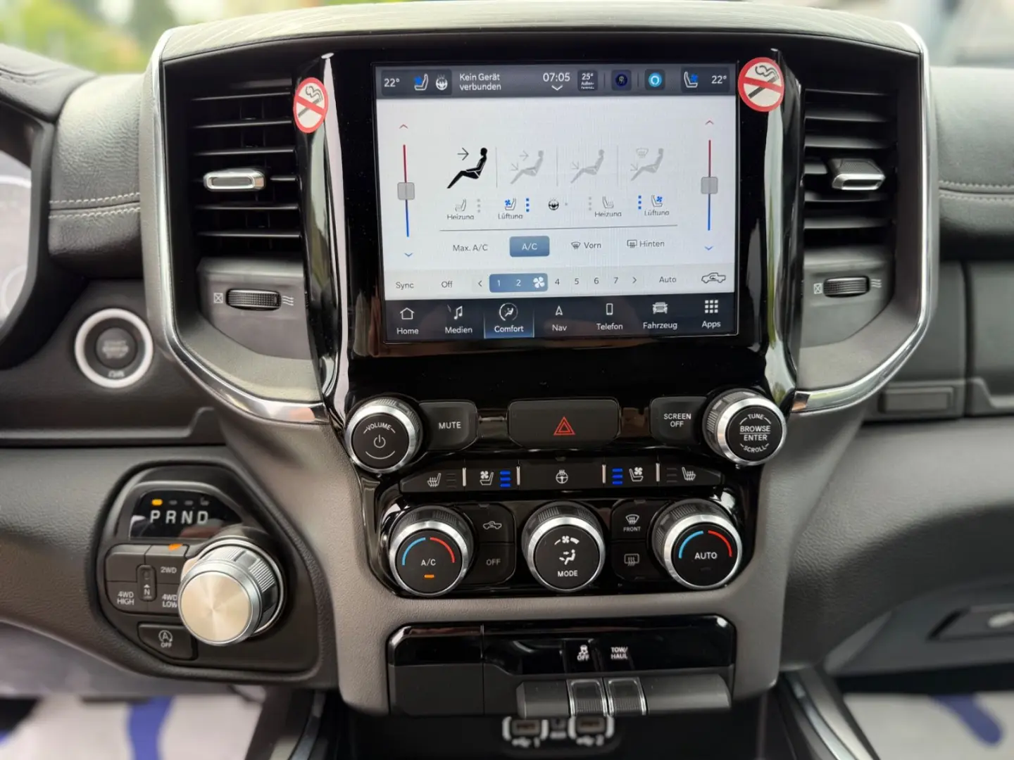 RAM 5.7 V8 LARAMIE OFFROAD 4X4