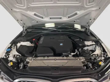 320i xDrive Limousine M Sport AHK Kamera HiFi