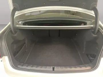 320i xDrive Limousine M Sport AHK Kamera HiFi