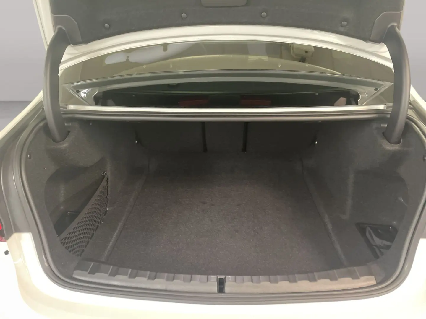 320i xDrive Limousine M Sport AHK Kamera HiFi