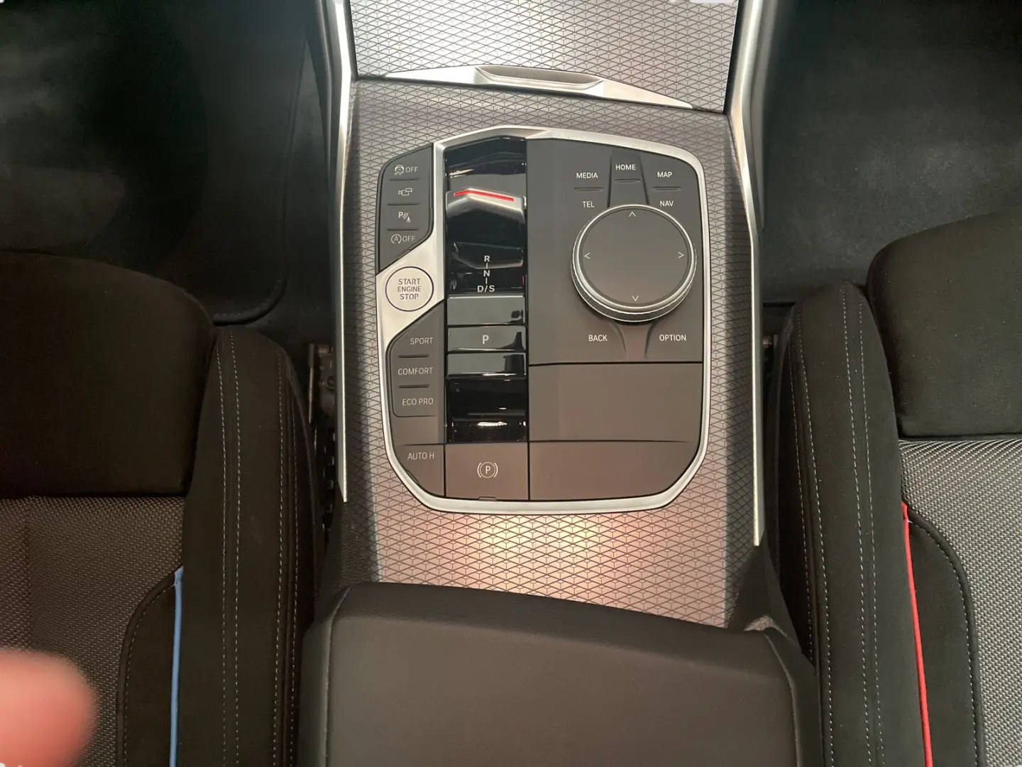 320i xDrive Limousine M Sport AHK Kamera HiFi