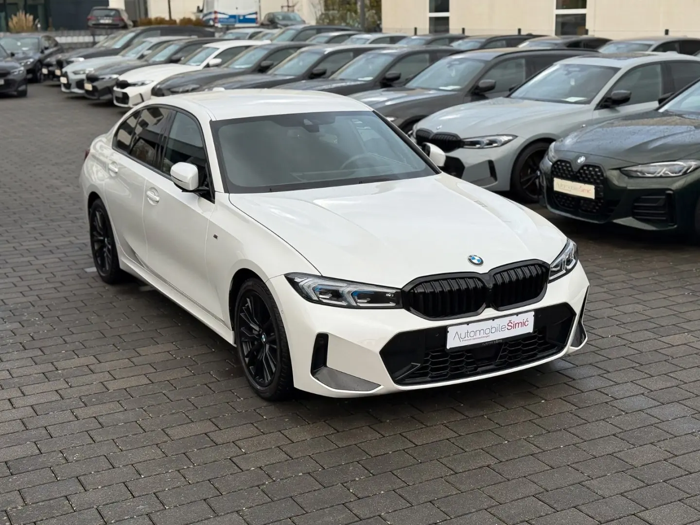 330 i xD M Sport ACC HuD HiFi Memory DAB Komfort