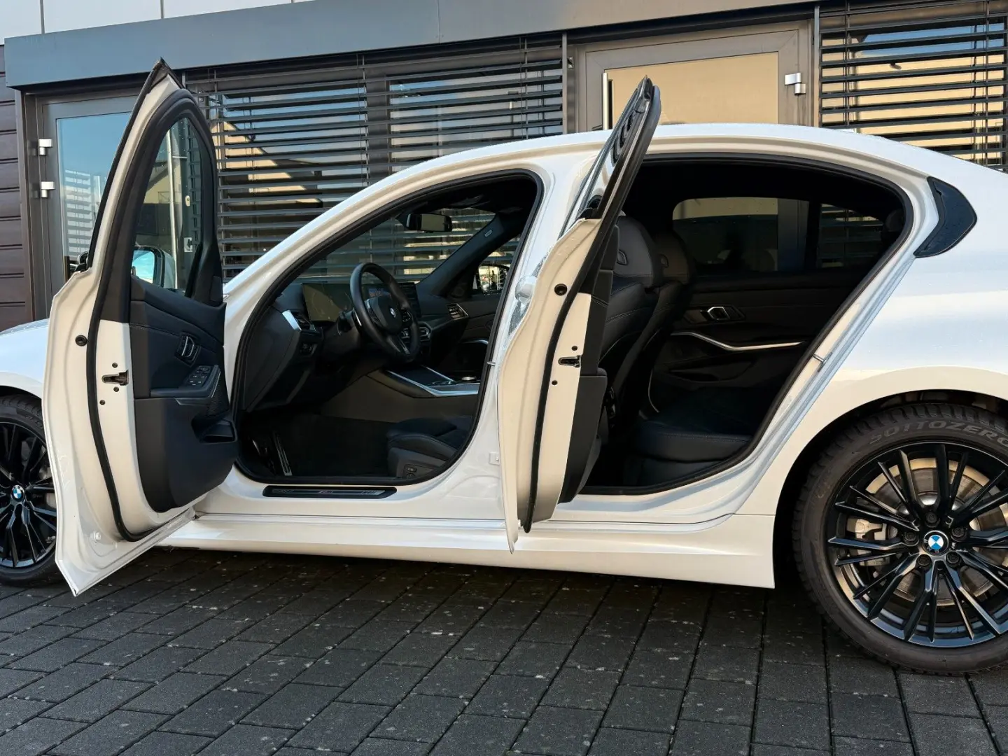 330 i xD M Sport ACC HuD HiFi Memory DAB Komfort