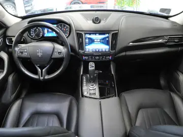 Maserati Levante Q4 340 CP 3.0i Turbo