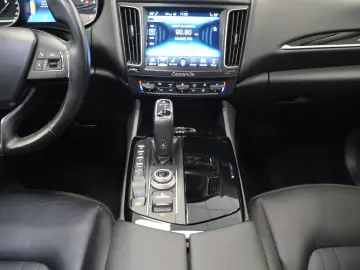 Maserati Levante Q4 340 CP 3.0i Turbo