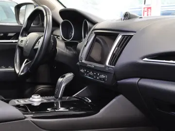 Maserati Levante Q4 340 CP 3.0i Turbo