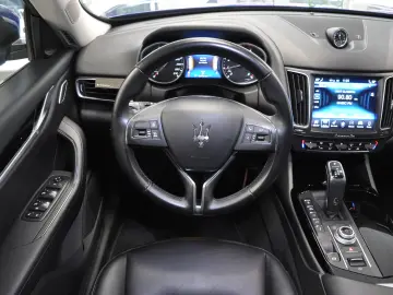 Maserati Levante Q4 340 CP 3.0i Turbo